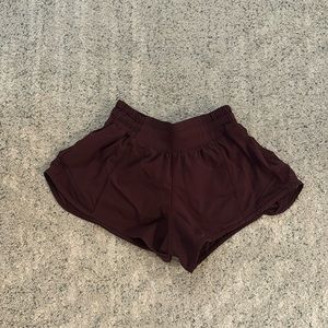 Lululemon Hotty Hot Shorts 2.5inch Size: 2